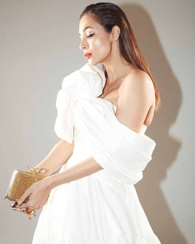 Staggering Poses Of Malaika Arora In Black